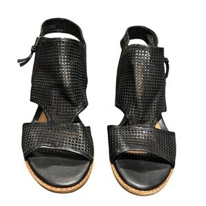 Sofft Nadira Black Heeled Sandal – Perforated Leather – Block heel Size 6.5